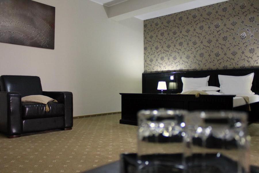 Hotel Imperium Suceava Bagian luar foto
